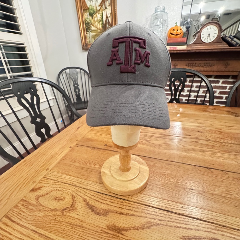 Texas A&M Aggies Hat Top of the World MemoryFit Grey Maroon Baseball Cap Mens